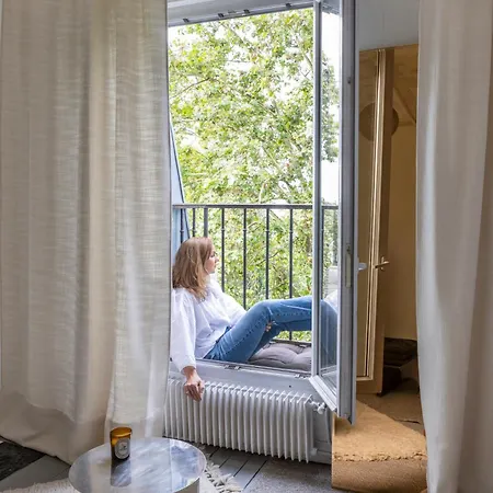 Sonniges Mit Blick Ueber Park Zum Eiffelturm Daire