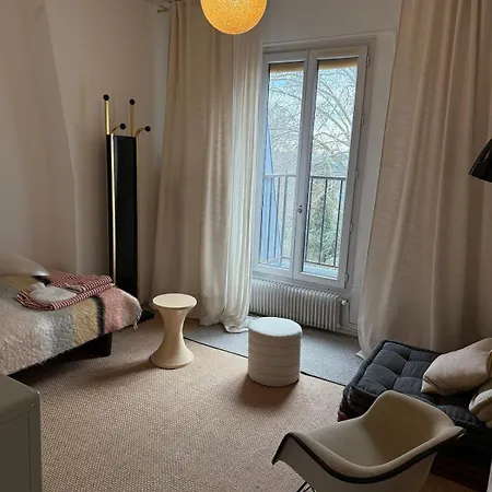 Sonniges Mit Blick Ueber Park Zum Eiffelturm Parijs
