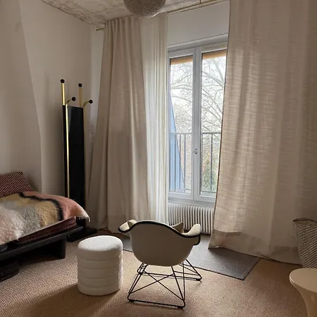 Sonniges Mit Blick Ueber Park Zum Eiffelturm Appartement