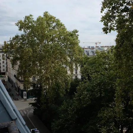 Sonniges Mit Blick Ueber Park Zum Eiffelturm Appartement Parijs