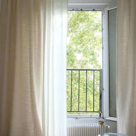 Sonniges Mit Blick Ueber Park Zum Eiffelturm Appartement